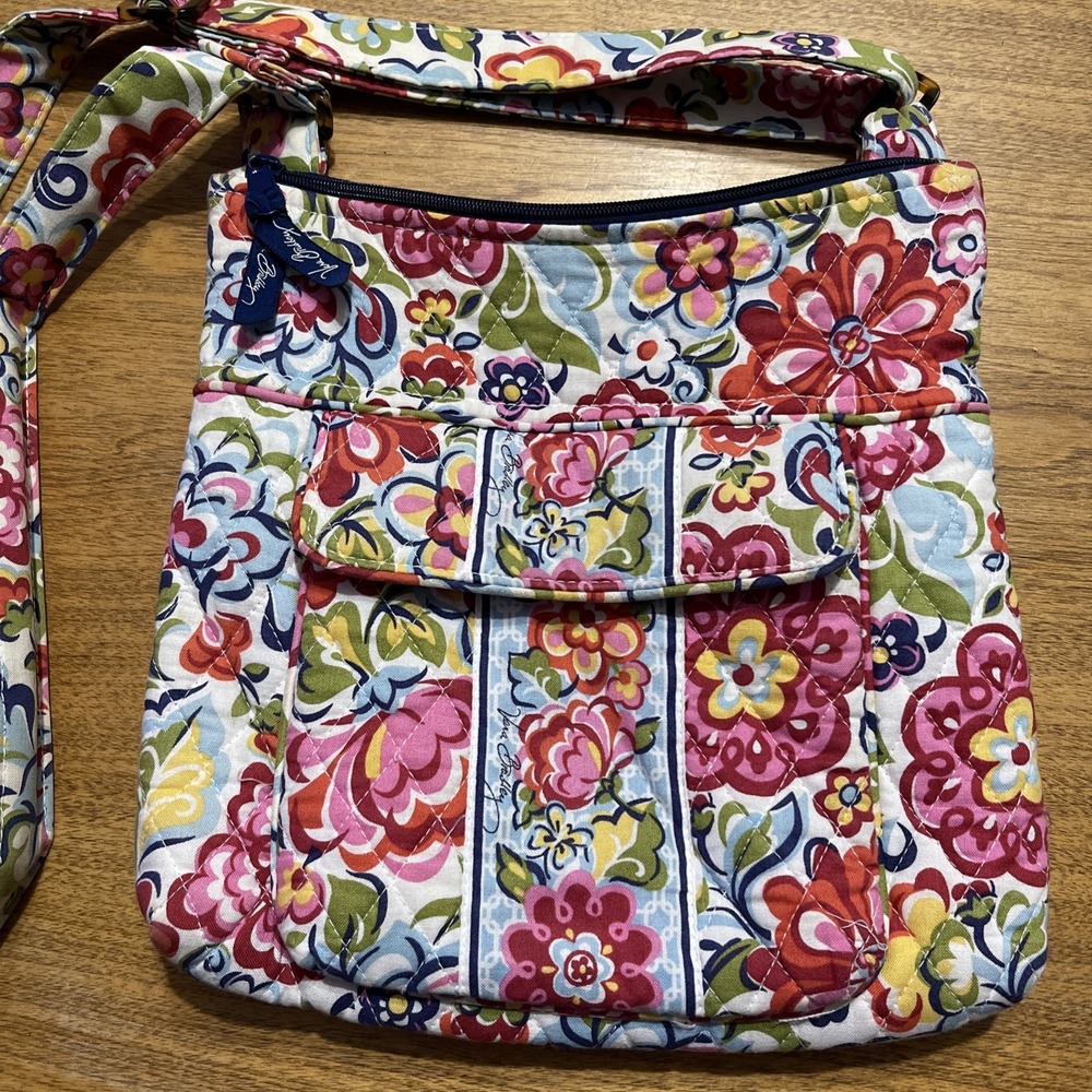 Vera Bradley 2009 Retired Pattern Hope Garden Crossbody‎ Quilted Front Pocket